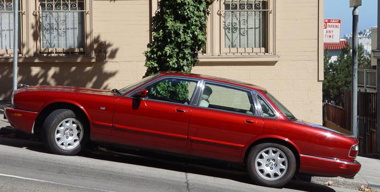 Jaguar XJ8 (X308) in San Francisco